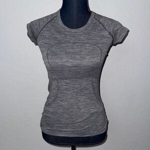 Lululemon Athletica Gray Short Sleeve Tee